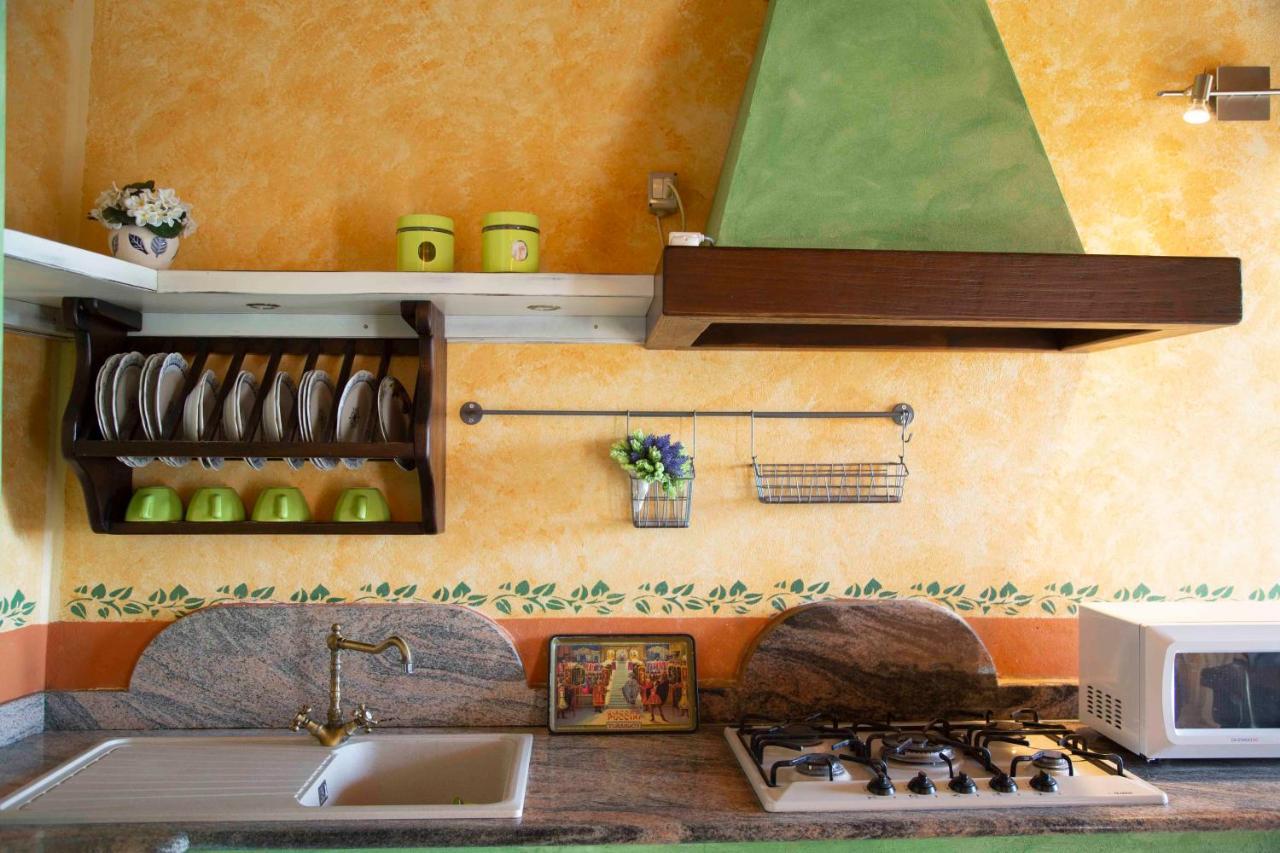 Casa Vacanze Le Tre Casette Ameglia Exterior foto